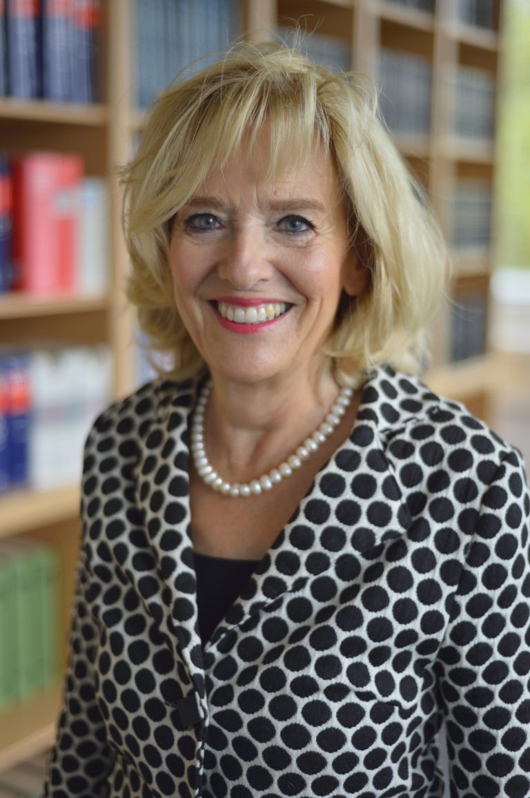 Dr. Viktoria Stein-Hobohm